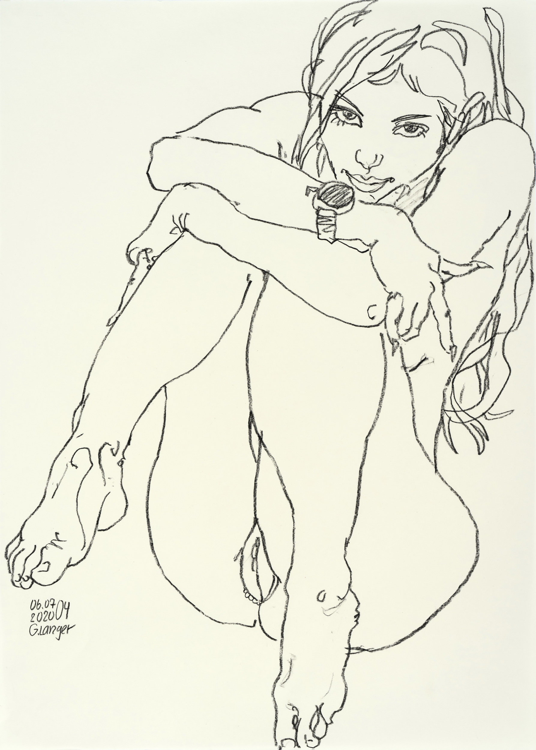 Gunter Langer, Sitzender Mädchenakt mit angezogenen Beinen, 2020, Zeichnung Kohle (Kohlezeichnung), Zeichenpapier, 71 x 51 cm